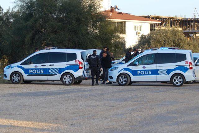 Antalya da terk edilmiş otomobilin bagajından ceset çıktı 3