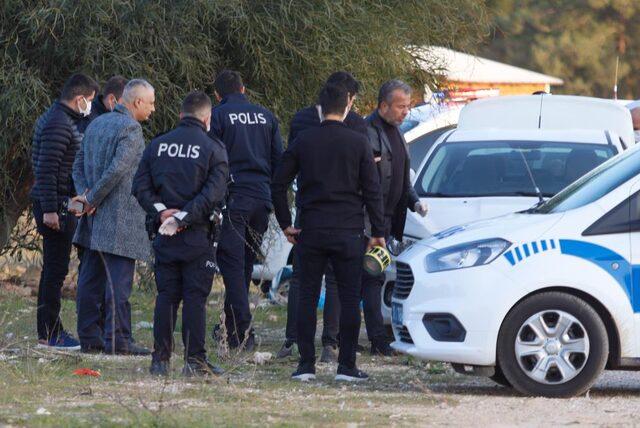 Antalya da terk edilmiş otomobilin bagajından ceset çıktı 5