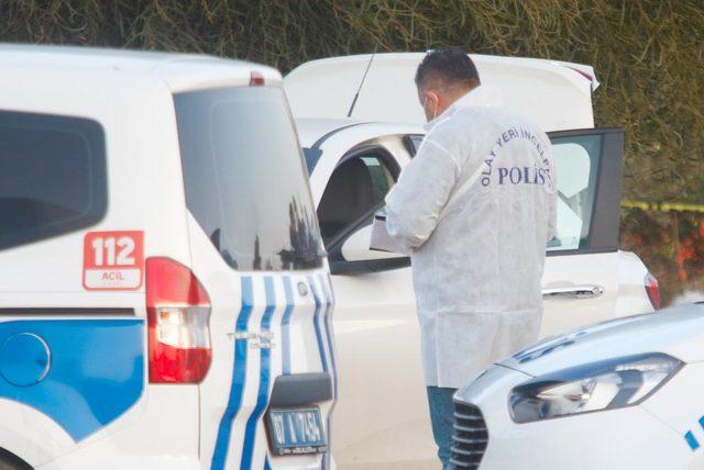 Antalya da terk edilmiş otomobilin bagajından ceset çıktı 6