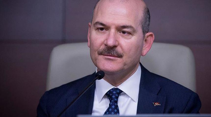 SON DAKİKA | Bakan Soylu duyurdu: Türk bayrağını yakma girişimiyle ilgili flaş gelişme! Yakalandılar