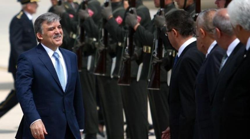 Abdullah Gül'e: "Köşk'te eşyalarınızı topladınız mı?"