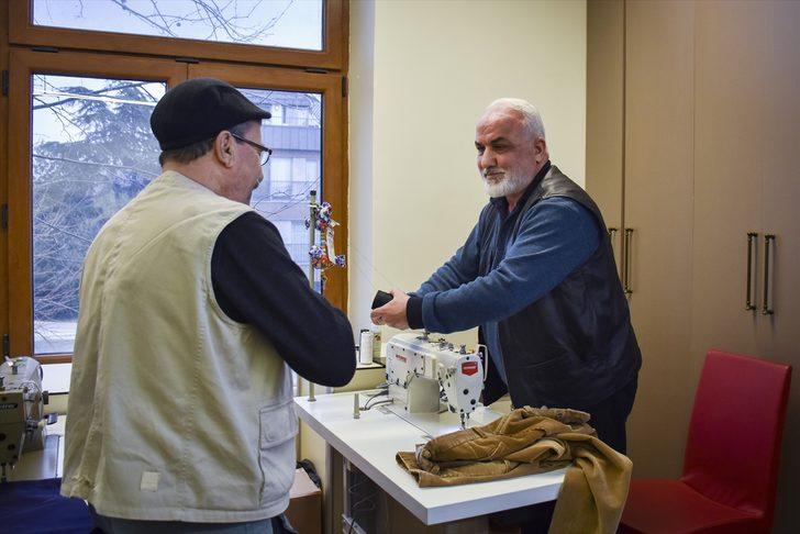 "Aydın Baba" yıllardır Darülaceze sakinlerinin elbiselerini onarıyor G3