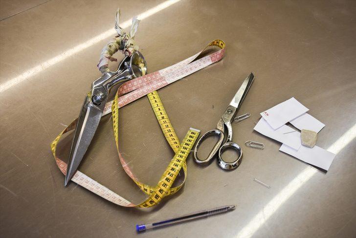 "Aydın Baba" yıllardır Darülaceze sakinlerinin elbiselerini onarıyor G5