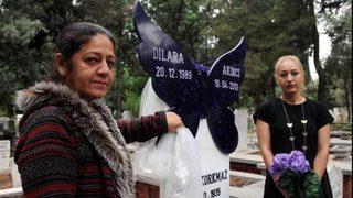 Dilara'nın mezar taşına kelebek yaptırıldı