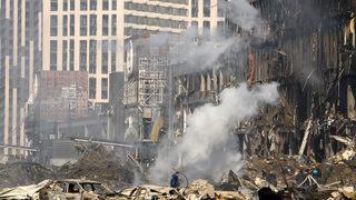 Rus ordusu Kiev'de AVM'yi vurdu! Saldırının boyutu gün ağarınca fotoğraflarda ortaya çıktı