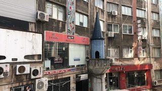 İş hanına bitişik minareyi görenler hayrete düşüyor! Bir Mimar Sinan'ın yaptığına bakın bir de bu esere