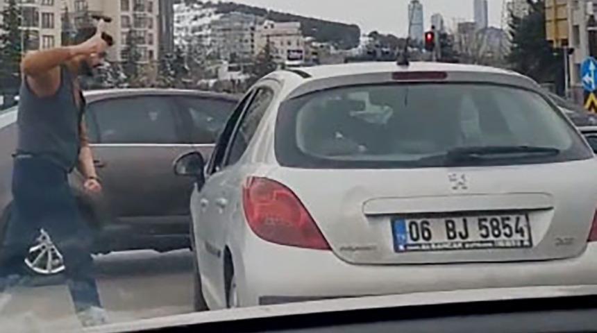 Trafikte çekiçli dehşet görüntüleri sosyal medyayı sarsmıştı! İstenen ceza belli oldu