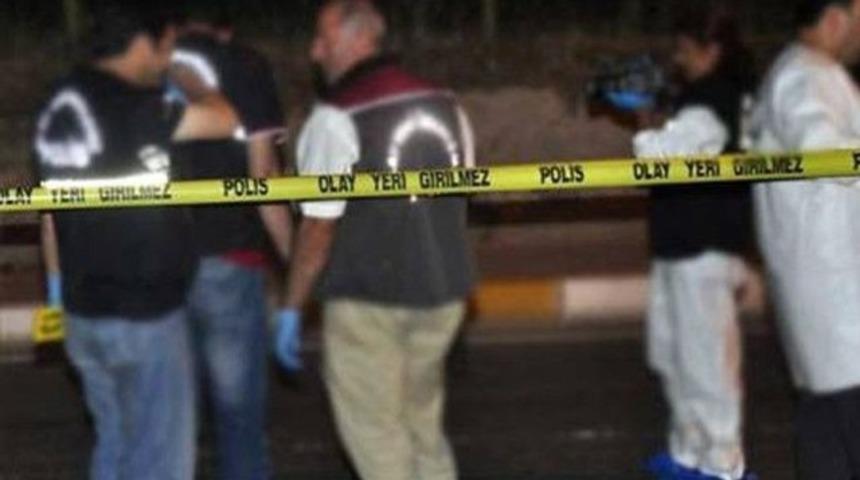 3 kişiyi vurdu, ailesini rehin aldı