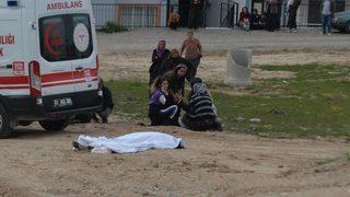 Adana'da sokak ortasında vahşet! Eşini, kızının gözü önünde tüfekle başından vurup öldürdü 