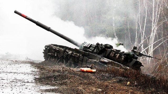 Ukrayna'da hasar gören Rus tankı, 26 Şubat