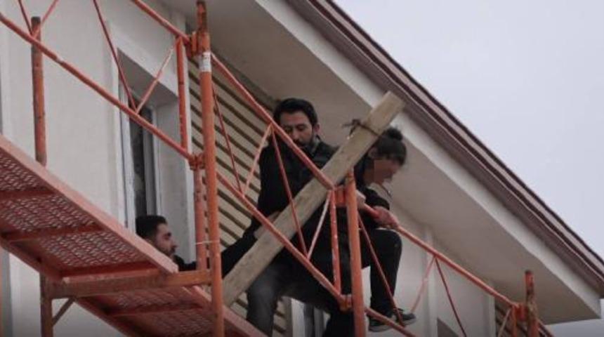Çorum'da lise öğrencisi kızdan intihar girişimi! Polis son anda böyle kurtardı