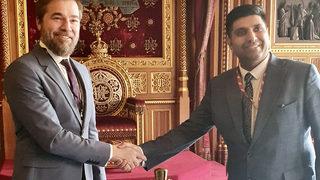 Engin Altan Düzyatan'a İngiltere'de 'en iyi erkek oyuncu' ödülü verildi