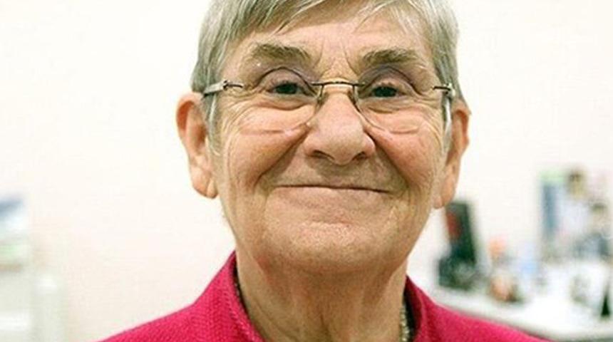 Canan Karatay dipçik gibi olmanın sırlarını açıkladı! "Dimdik olursunuz, dağlara çıkar inersiniz"