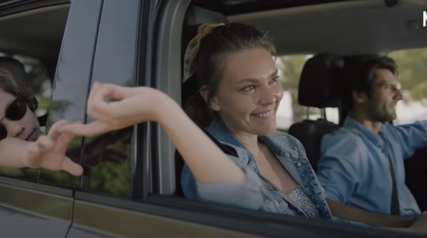 Netflix Sen Yaşamaya Bak filminin konusu nedir? Kaan Urgancıoğlu ve Aslı Enver'in yeni filmi uyarlama mı? Sen Yaşamaya Bak oyuncuları kimler?