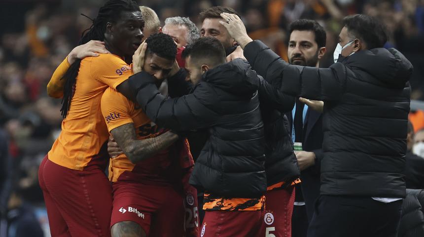 Son dakika: Galatasaraylı yıldıza şok sözler! "Yazık, yarı emekli gibi!"