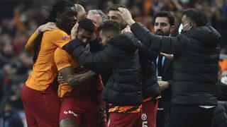 Son dakika: Galatasaraylı yıldıza şok sözler! Yazık, yarı emekli gibi!
