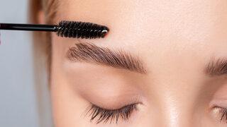 Kaşlarınızı sabitleştirmek için en etkili yöntem 