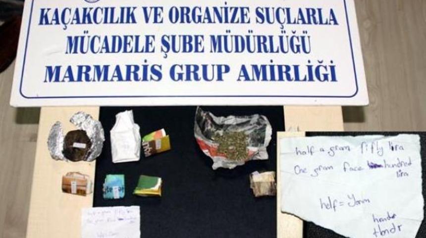 Torbacıdan &ccedil;ıkan İngilizce not g&uuml;ld&uuml;rd&uuml;