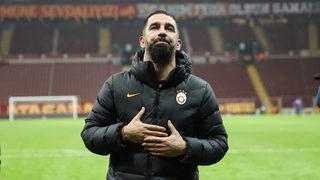 Arda Turan, Barcelona maçında sahaya atlıyordu: Çok sinirlendi, zor tuttum!