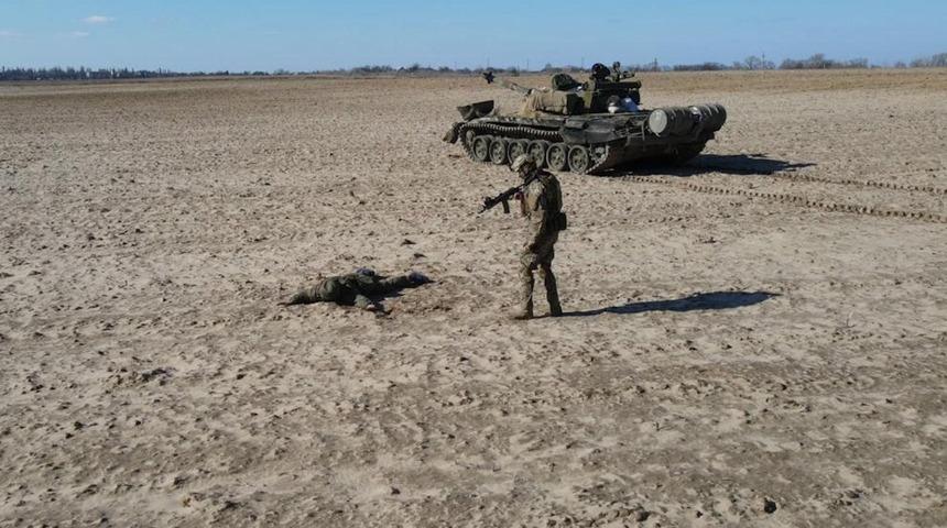 Rus askerinden çok konuşulacak davranış! Para karşılığında Ukrayna'ya verdi