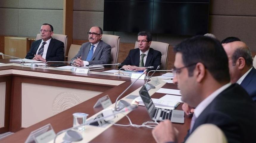 Meclis'te çözüm paketi görüşmelerine "aşıklar gibi buluştunuz" tartışması damgasını vurdu