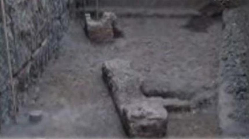 Fatih'te temel kazısından çıktı