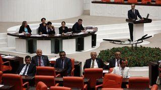 CHP'den AK Parti'ye geçti, protesto edildi