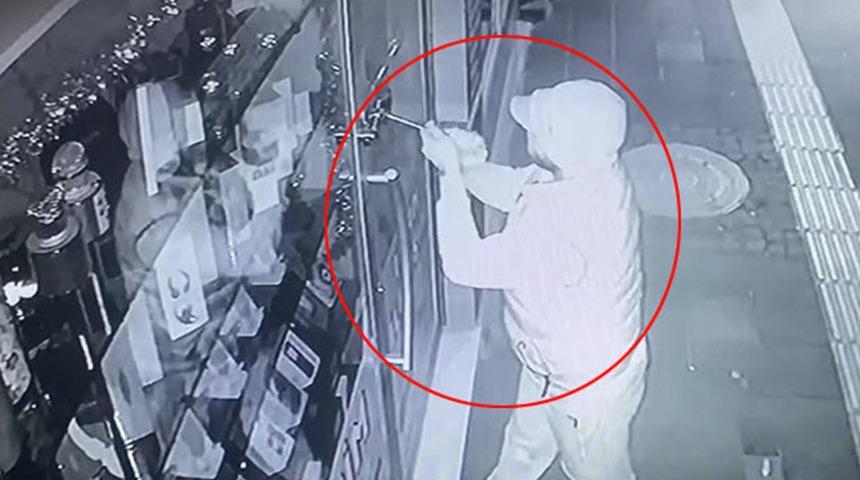 Hepsini 4 dakikada çaldı! Görüntüler şaşkına çevirdi
