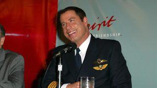 Ünlü oyuncu John Travolta yeni pilotluk lisansı aldı