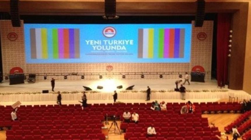 Başbakan'ın toplantısında ilgin&ccedil; oturma planı