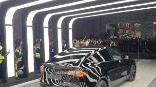 Elon Musk'ı hiç böyle görmediniz! Dans ettiği anlar sosyal medyayı salladı