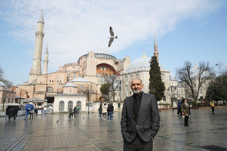 Babasını terör saldırısında kaybeden Nabi'den Ayasofya-i Kebir Camii'ne ziyaret G1