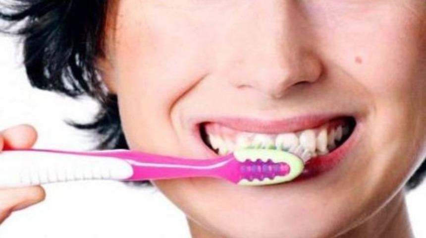 Dişeti Hastalıkları ve Alzheimer arasındaki bağlantı 