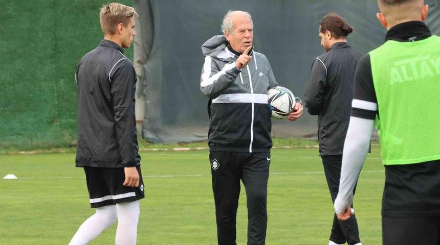 Altay’a teknik direktör dayanmıyor