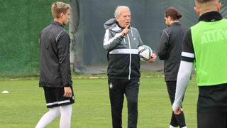 Altay’a teknik direktör dayanmıyor