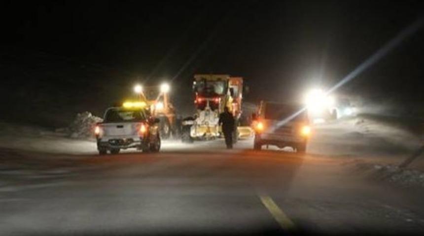 Tipi nedeniyle 30 araç mahsur kaldı