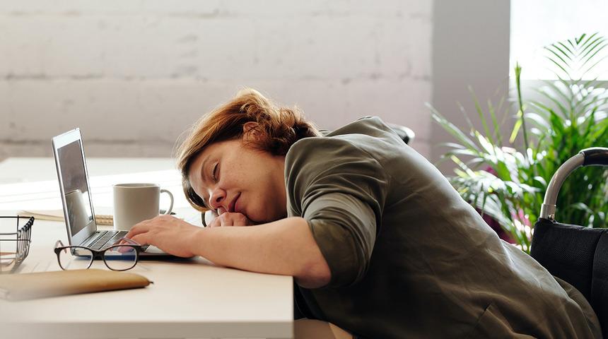 Bir türlü kilo veremiyorum diyorsanız sebebi uyku düzeniniz olabilir! 