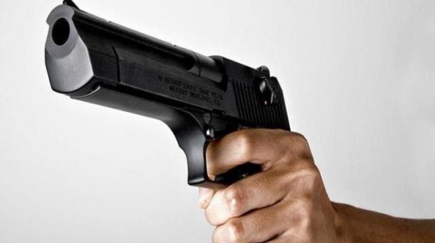 Kadıköy'de ortağını kafasından vurdu!