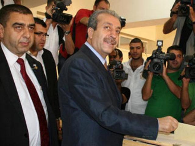 Siyasiler sandık başında 2