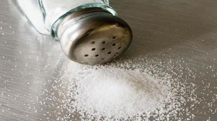 Bir &ccedil;ay kaşığı tuzu azalt, &ouml;mr&uuml; uzat! 