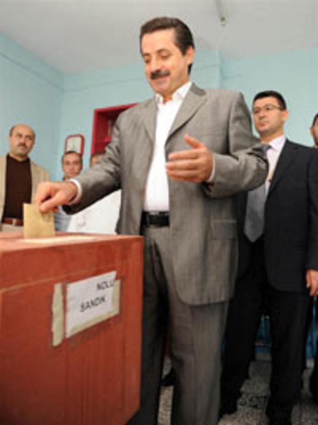 Siyasiler sandık başında 7