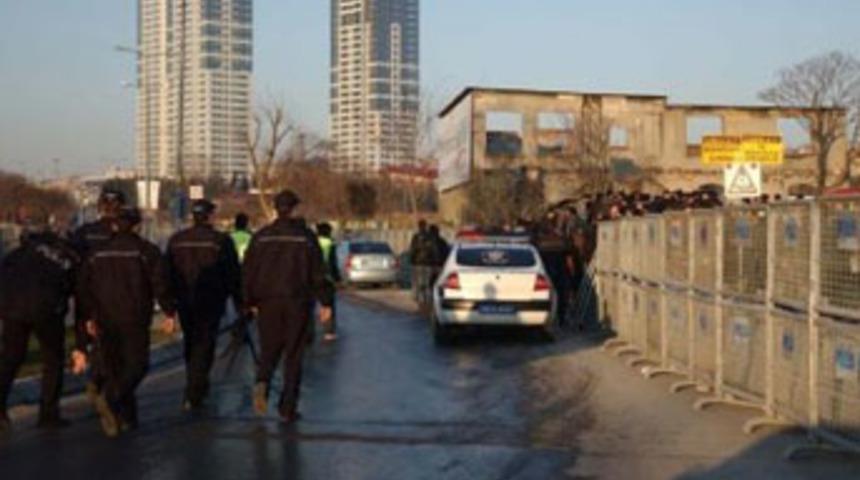 Kazlı&ccedil;eşme'ye &ccedil;ıkan yollar trafiğe kapatıldı