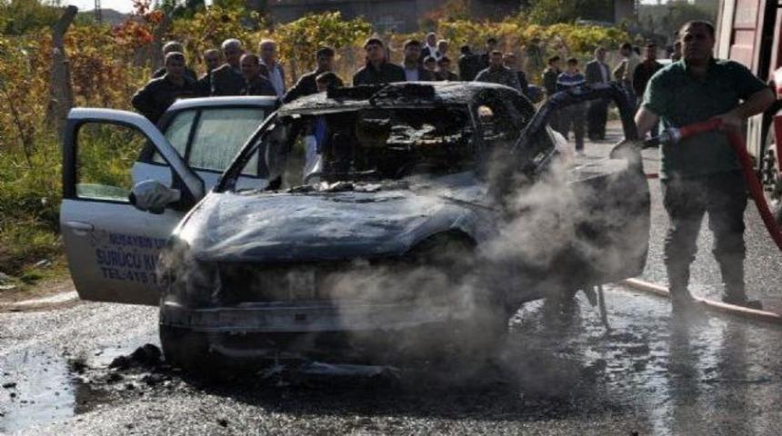 Direksiyon sınavında otomobil yandı!