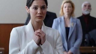 Pınar Deniz göbeğine kadar dekolte giydi! Sütyensiz pozuyla yaktı geçti