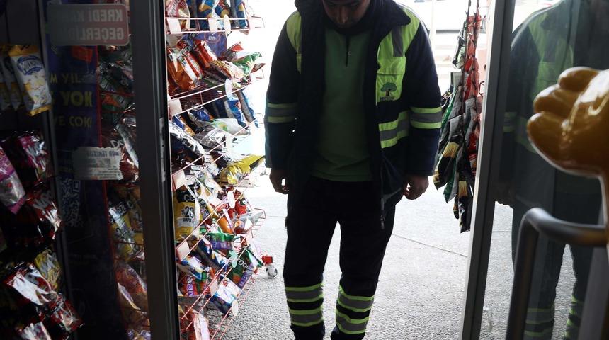 Ağlatan hareket! Markete girmeden öyle bir şey yaptı ki...