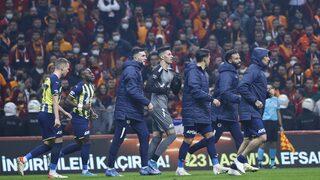 Son dakika: Galatasaray'a imzası bekleniyordu, Fenerbahçe'nin eski yıldızı herkesi ters köşe yaptı! Berke Özer'in yeni adresi 1. Lig oluyor...