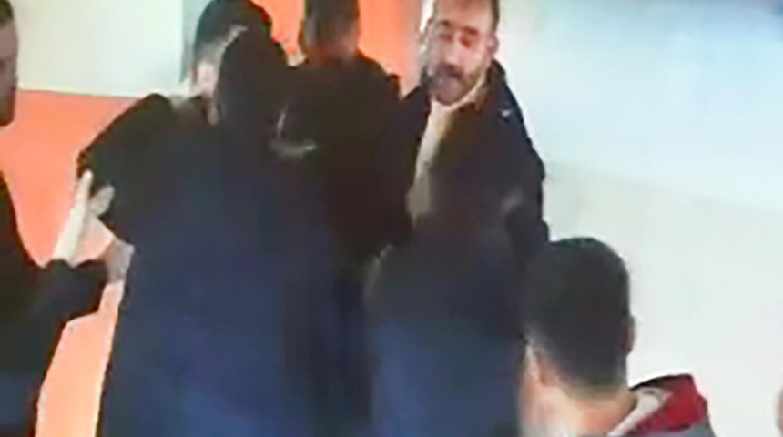 3 ayda 3 olay! Erzurum'da müdür yardımcısına okulda veli saldırısı kamerada