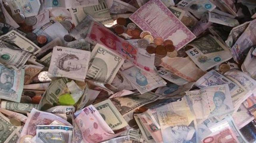 Bir torba parayı sokağa bıraktılar