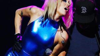 Havada korku dolu anlar! Miley Cyrus'un jetine yıldırım çarpınca...