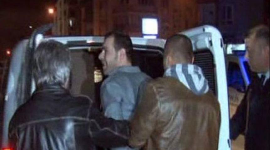  8 yaşındaki kızını rehin aldı!